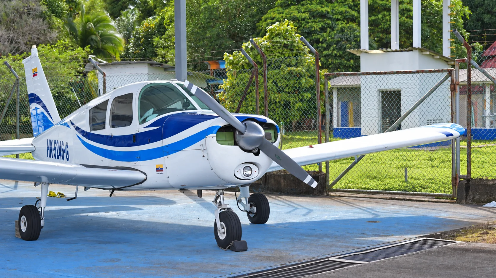 Piper HK-5246-G en el hangar, con matrícula visible